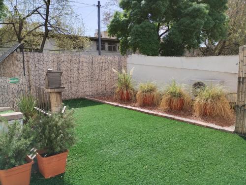 Erkély/terasz, LA BARRICA ESTUDIO en Mendoza Capital, Centrico y acogedor, con hermosa terraza para disfrutar (LA BARRICA ESTUDIO, Departamento funcional, comodo, acogedor y completamente equipado en el Centro d) near Gov. Francisco Gabrielli nemzetközi repülőtér