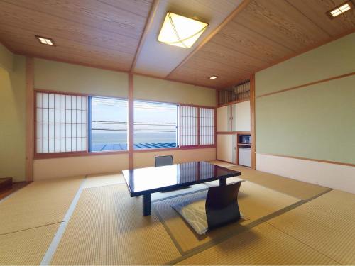Superior Japanese-Style Room