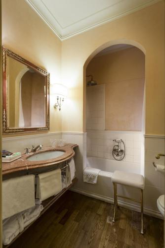 Posta Donini-Historic Hotel - image 13
