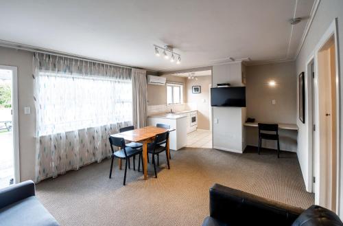 Two Bedroom Apartment image 7
