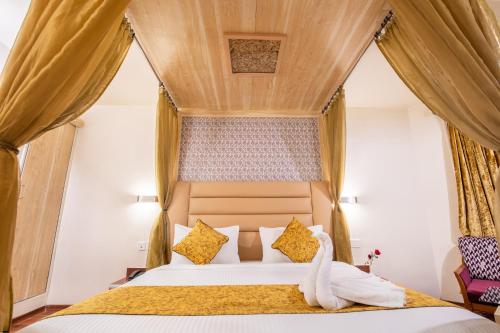 King Room image 5