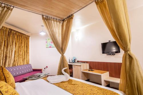 King Room image 6