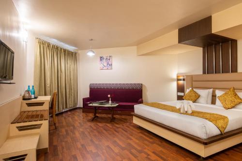 Deluxe Room image 2