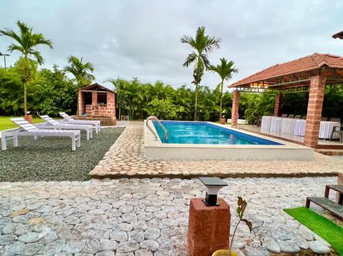 Cheerful 5 Bedrooms Private Pool Stay In Anjuna