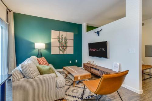 Spacious CozySuites on I-35 w pool and parking #04 in Pflugerville, USA