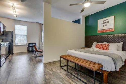 Spacious CozySuites on I-35 w pool and parking #04 in Pflugerville, USA