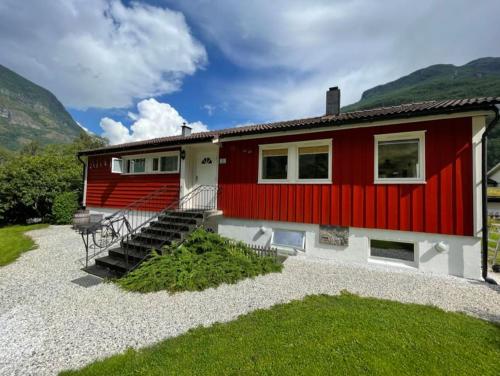 Apartment near beautiful waterfall - Flåm