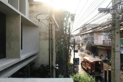 B Arch House Hotel and Cafe ll NO PARKING ll – Chiang Mai, IA