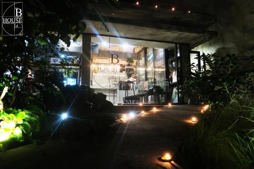 B Arch House Hotel and Cafe ll NO PARKING ll – Chiang Mai, IA