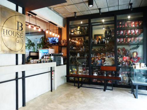 B+Arch House Hotel and Cafe ll NO PARKING ll - 상점