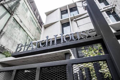 B Arch House Hotel and Cafe ll NO PARKING ll – Chiang Mai, IA