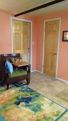 Cozy ground floor rooms at the heart of Jackson Heights in Queens, USA
