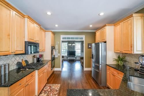 Luxury 6-bedroom In All Lakes, Acworth, Ga thumb 4