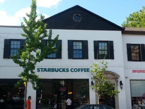 Cozy ground floor rooms at the heart of Jackson Heights Cozy ground floor rooms at the heart of Jackson Heights