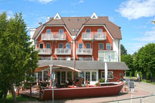 Exterior view, Hotel Boddenhus Garni in Zingst