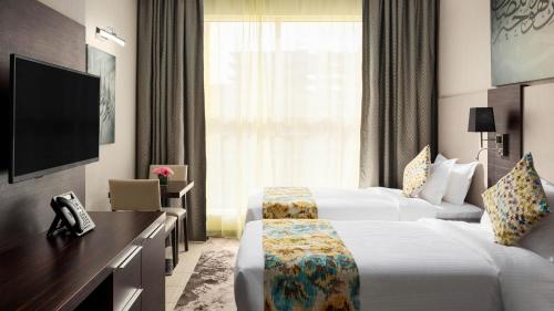 Standard Twin Room image 4
