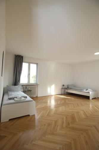 Apartmenthaus Kitzingen - großzügige Wohnungen für je 6 Personen mit Balkon