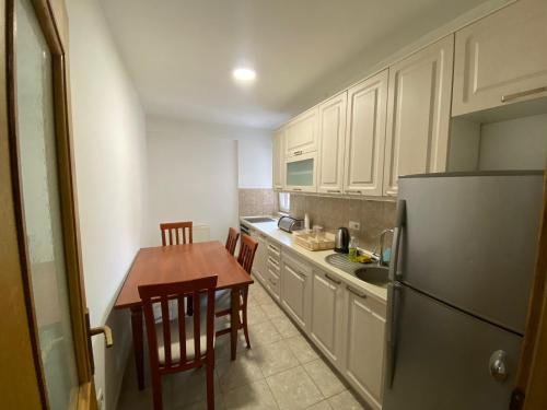 Φαγητό και ποτό, Boulevard Mitrovica in Όμπιλιτς