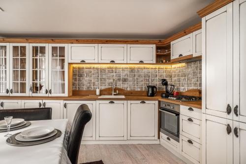 Luxurious and Royal Apartment in the Old Town, Bratislava (fotografie 9)
