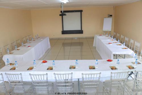 會議室/宴會廳, Meet Mekaar Resorts - Nquthu Hotel in 鄧廸