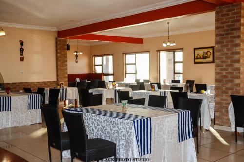 餐廳, Meet Mekaar Resorts - Nquthu Hotel in 鄧廸