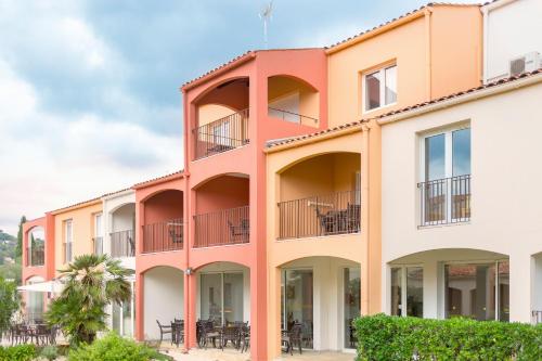 Vedere exterior, Le Club Mougins  in Mougins