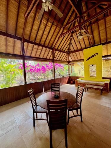 ระเบียง/ชานเรือน, วิลล่าแอนด์สปา บุหลันมาดู (Villa & Spa Bulan Madu) in กังกา