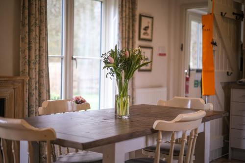 Cowdray Holiday Cottages in Easebourne