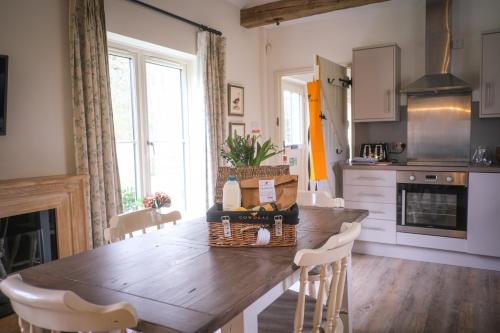 Cowdray Holiday Cottages in Easebourne