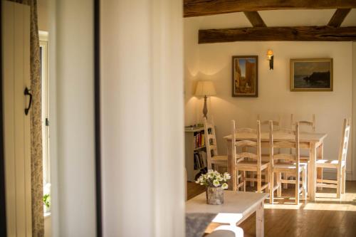 Cowdray Holiday Cottages in Easebourne