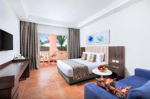 Deluxe Triple Room image 2