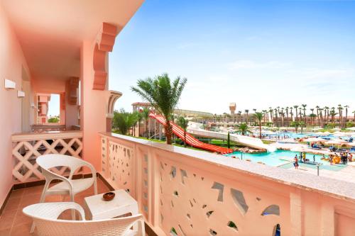 Deluxe Double Room with Pool View image 2