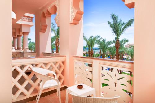 Deluxe Double Room with Sea View image 2
