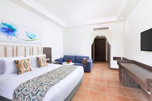 Deluxe Double Room with Sea View image 4