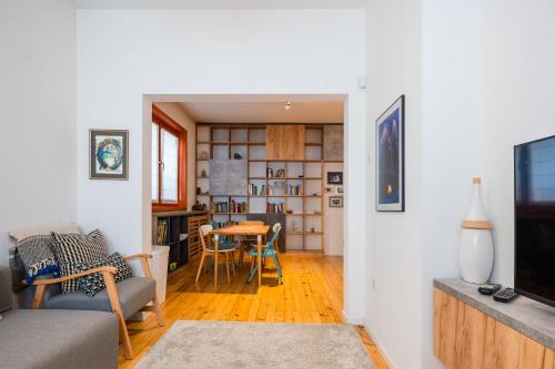 Colorful Getaway right next to NDK by Flat Mаnager, Sofia (zdjęcie 8)