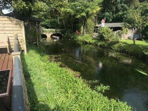 The Riverside Apartment on Cheddar Bridge Apartments in 切德