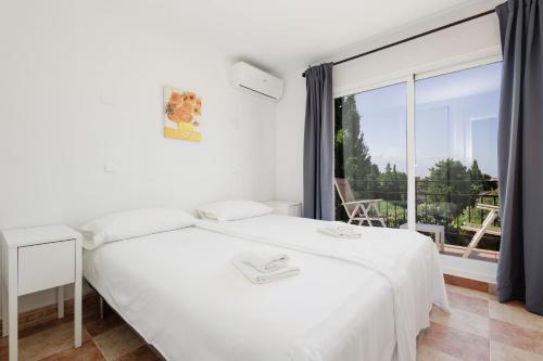 Cozy holiday home at the beach in Costabella Marbella - image 10