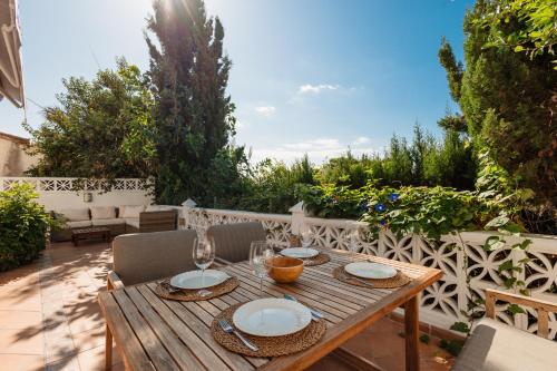 Cozy holiday home at the beach in Costabella Marbella - image 5