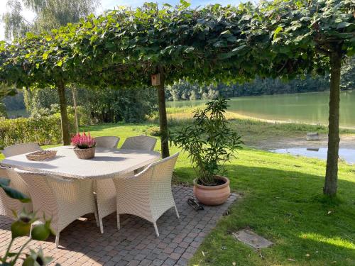 Fachwerkhaus am See mit privat Strand