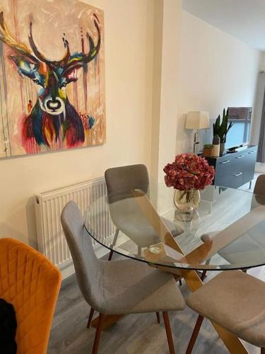 Stunning and Spacious 2bed flat in central Woking photo 1