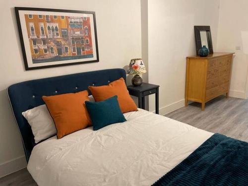 Stunning and Spacious 2bed flat in central Woking photo 3