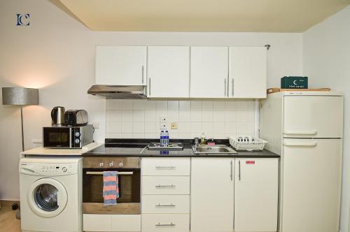 Luxury Escapes - Budget Studio with Balcony, Yacht Bay Marina, Дубай (фото 10)