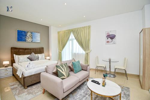 Luxury Escapes - Budget Studio with Balcony, Yacht Bay Marina, Дубай (фото 2)