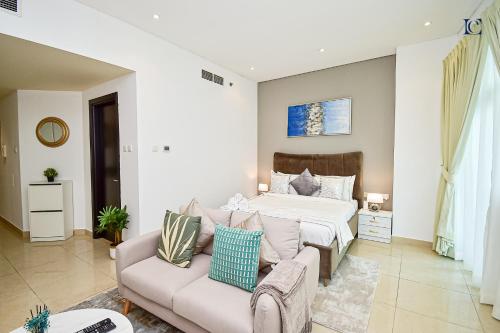 Luxury Escapes - Budget Studio with Balcony, Yacht Bay Marina, Дубай (фото 7)