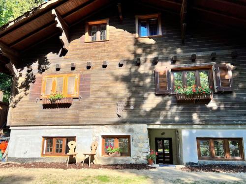 Chalet in Lausanne on edge of woods with river, Lausanne (photo 2)