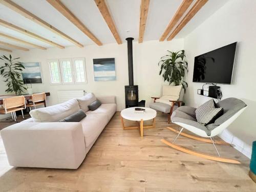 Chalet in Lausanne on edge of woods with river, Lausanne (photo 7)