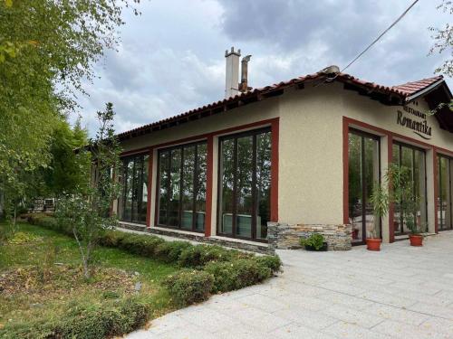 Restorāns, Ваканционно селище Романтика in Kirkovo