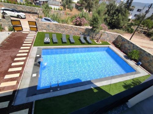 Chic Flat w Pool Patio Garden in Bodrum