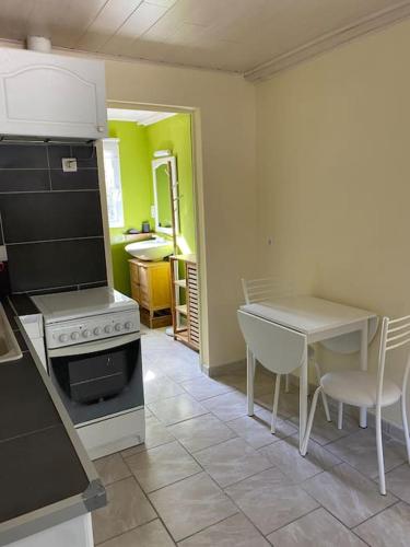Grand studio in Salles-sous-Bois