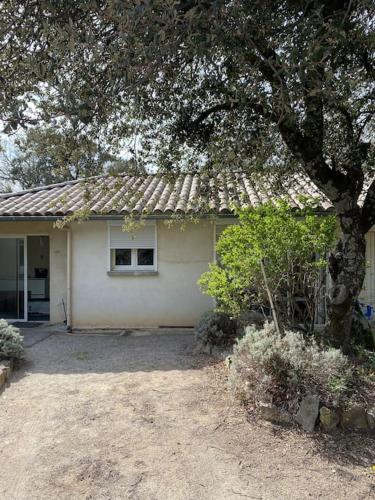 Grand studio in Salles-sous-Bois